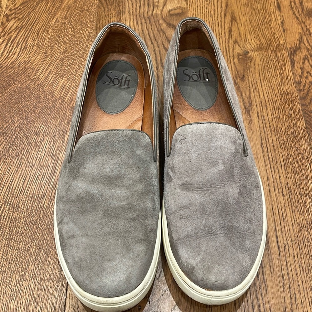 Sofft brand gray suede flats